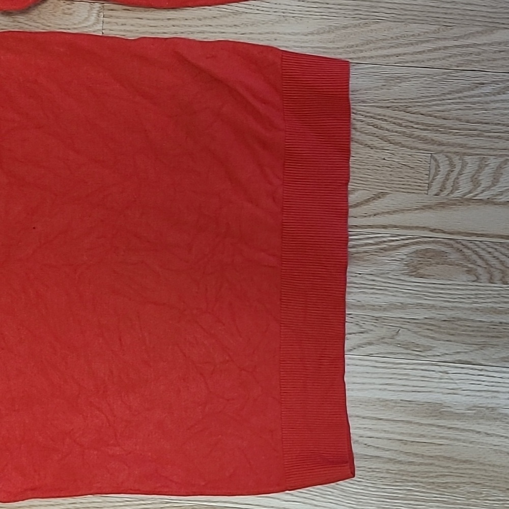 Red sweater - Picture 4 of 5
